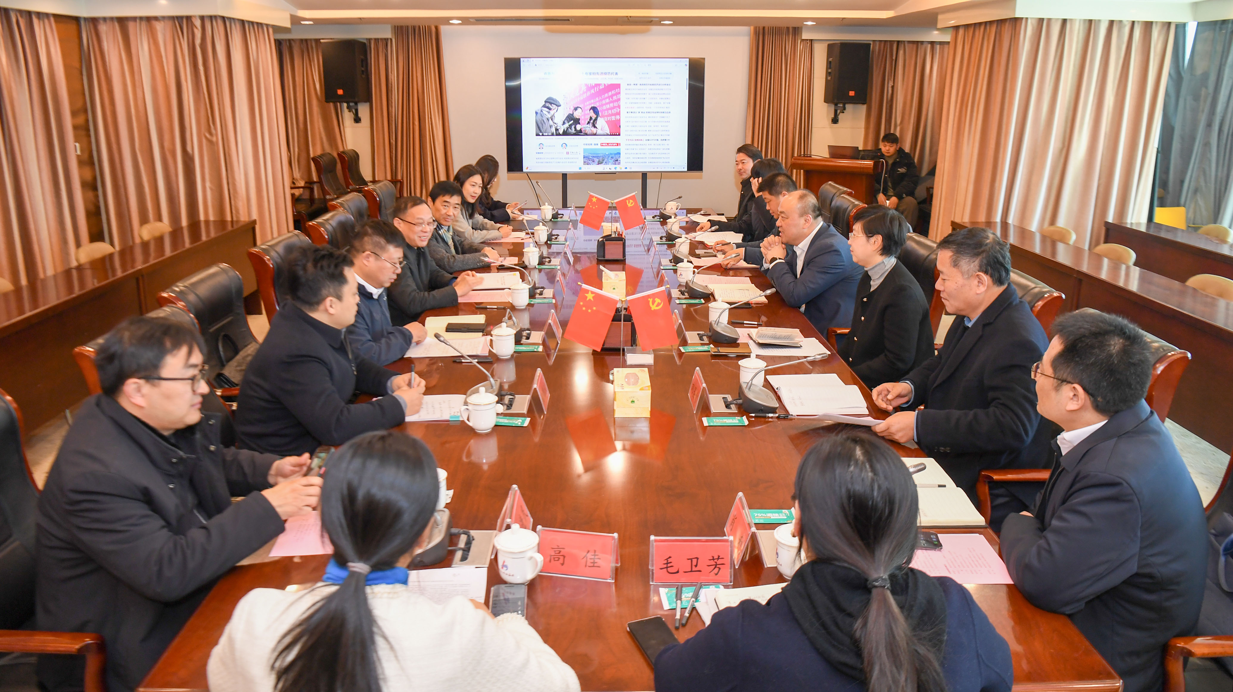 章理中與合肥市包河區區長李煒一行舉行座談