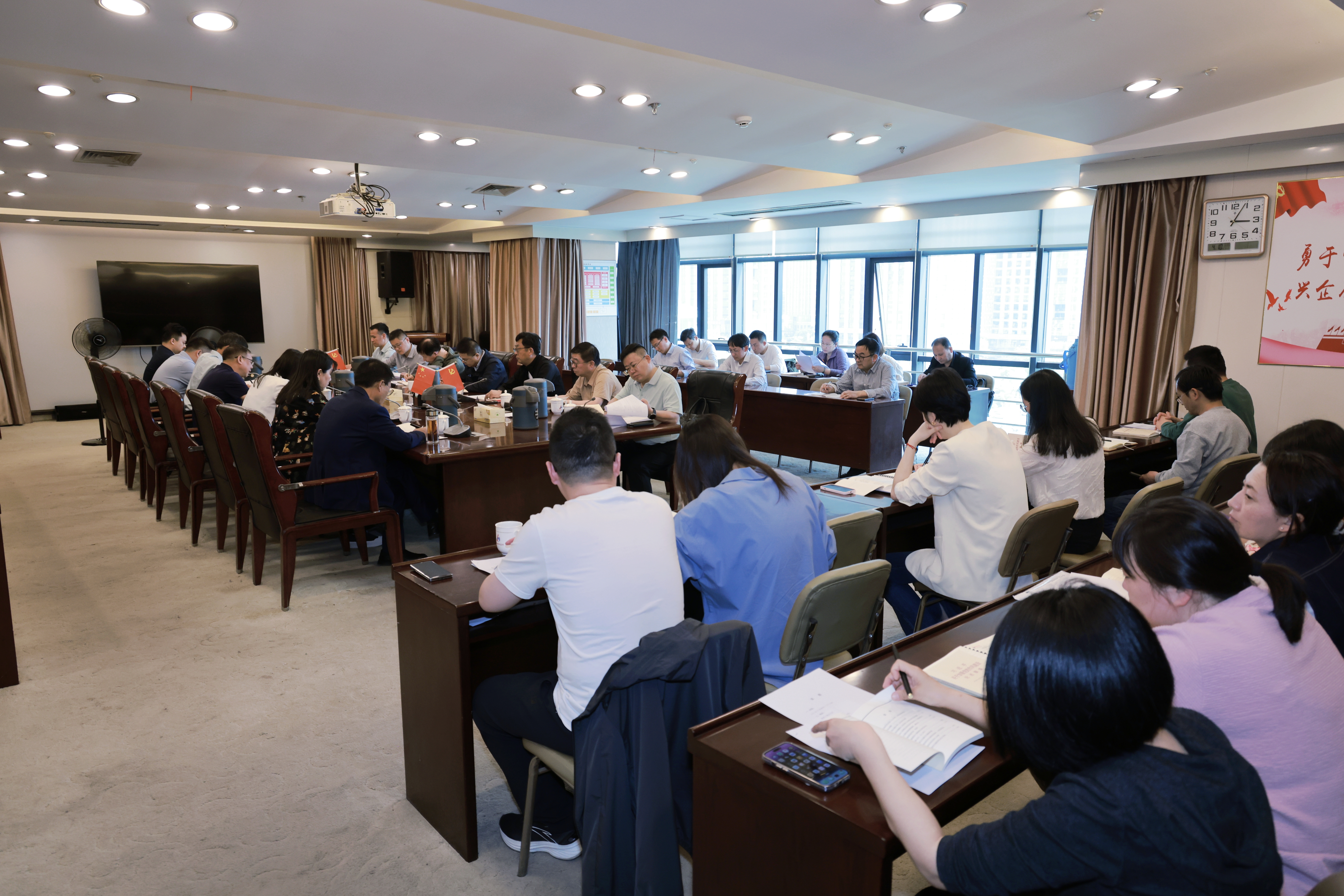 安徽新媒體集團舉辦深入貫徹中央八項規定精神學習教育讀書班開班式